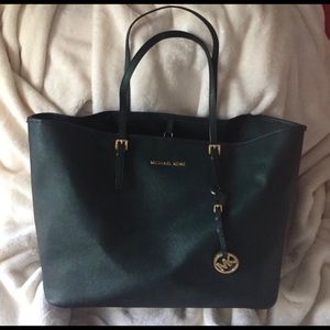 Michael Kors Jet Set Medium travel bag